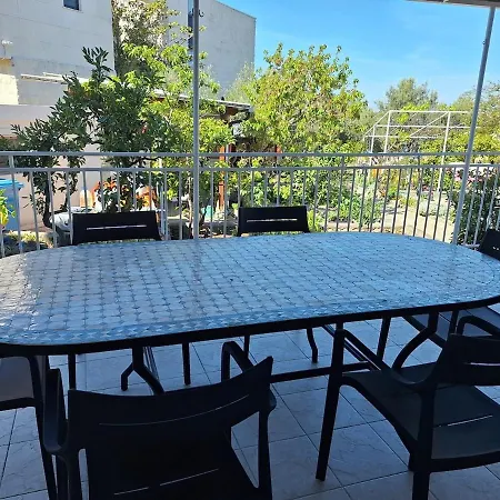 דירה Beachfront Bacic Direct Sea Access & Private Parking *
