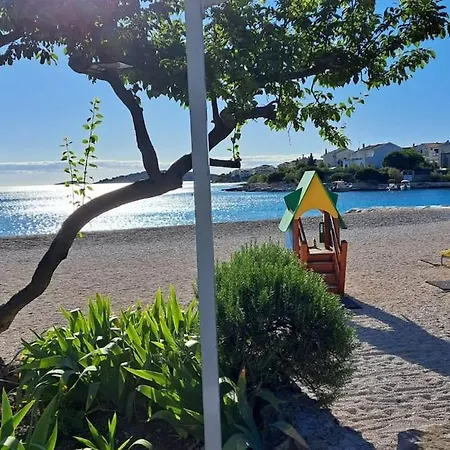 דירה Beachfront Bacic Direct Sea Access & Private Parking